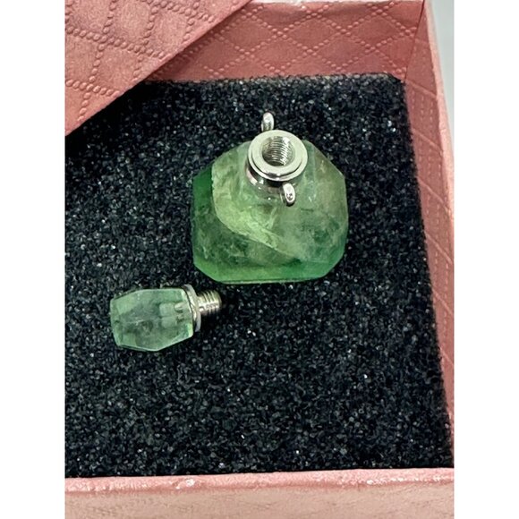 Decorative Green Glass Perfume Bottle with Stopper Original Pink Box Collectible - Picture 5 of 7